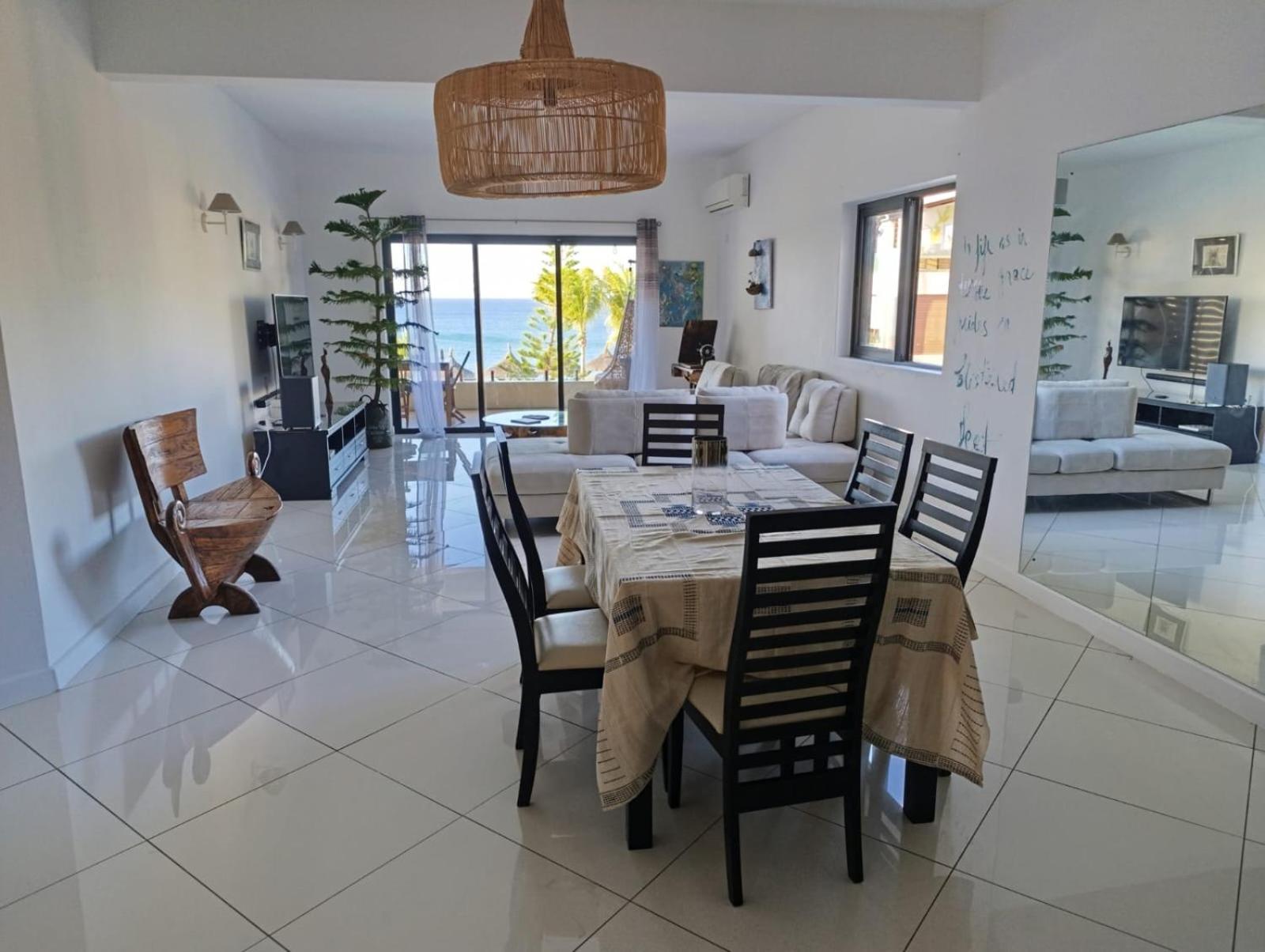 Magnificent Sea-View Apartment Flic-en-Flacq 外观 照片